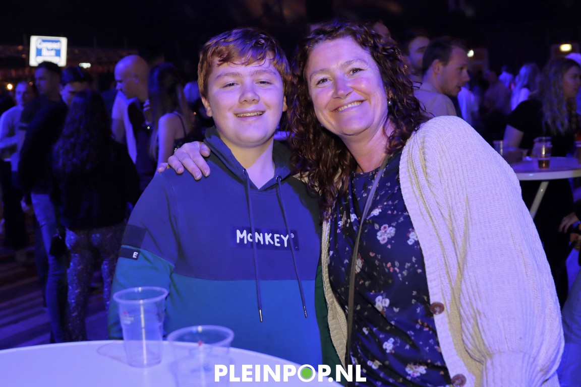 V R I J D A G     (36)